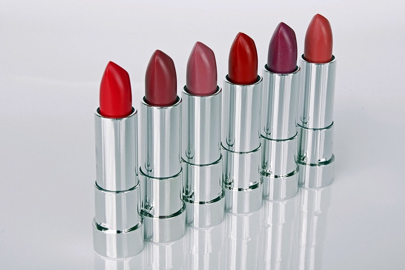 OFRA Cosmetics’ lipstick formula gives the lips a charming look